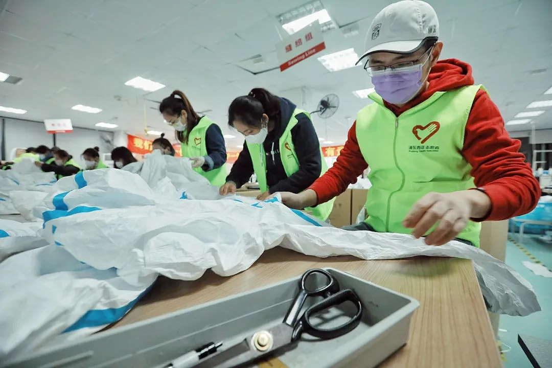這些“守護者”們在上海誠格干了件大事！——20天，750人次，經(jīng)手近4萬件防護服！